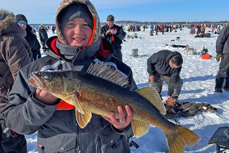 Ice fishing, ice fishing live